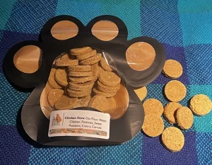 Our chicken stew treats contain: Cooked chicken, Carrots, Potatoes, Celery, Sweet potatoes, Peas, Flax seed, Oatmeal flour.